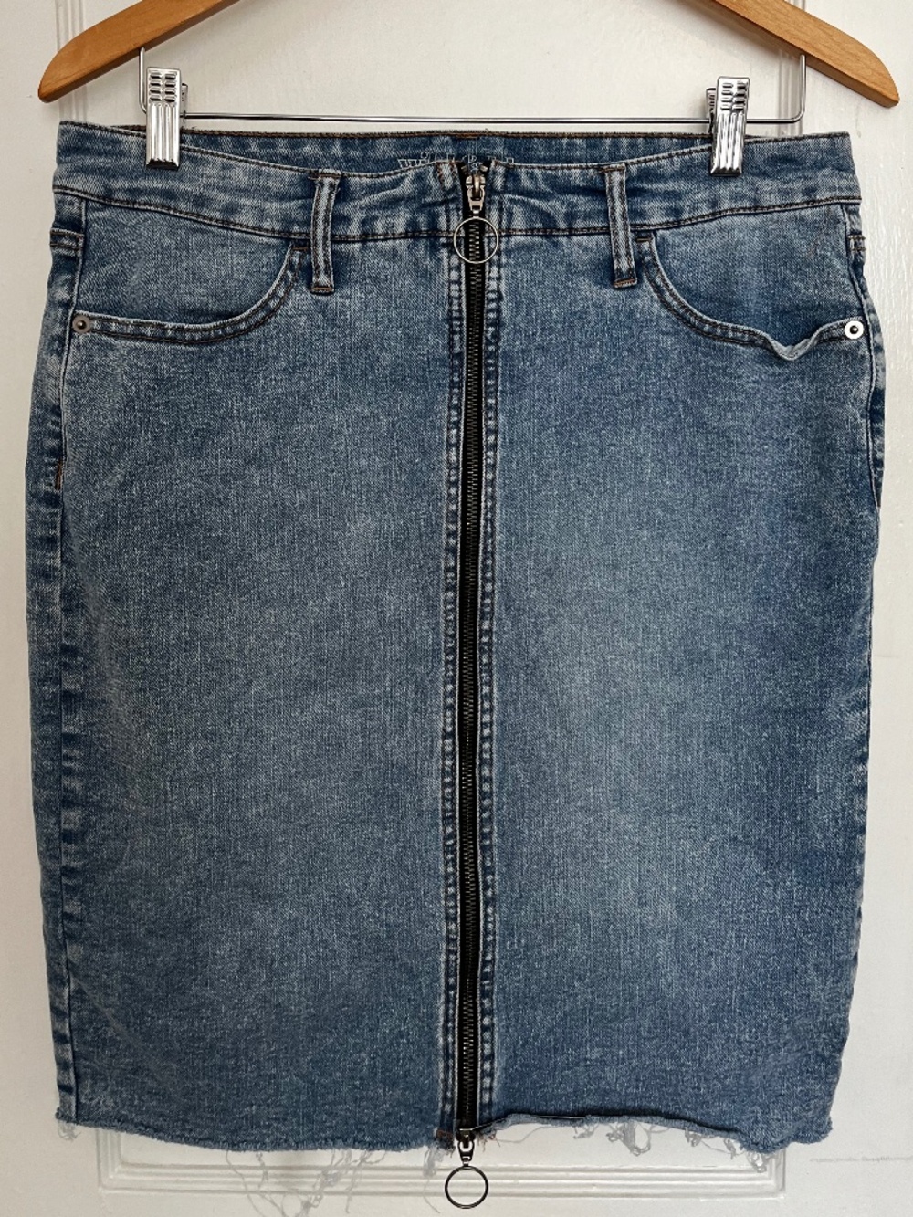 Denim skirt with zipper detail